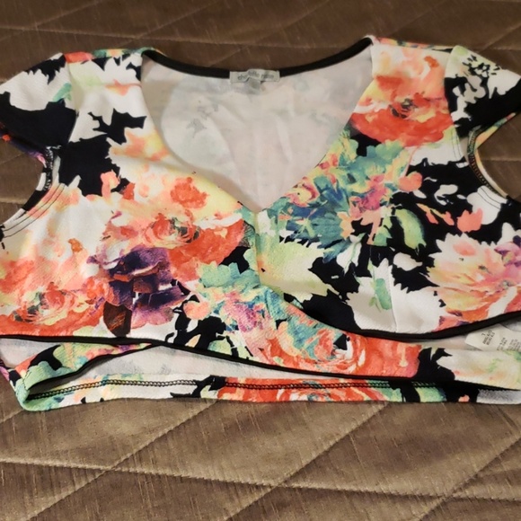 Charlotte Russe Tops - Crop top Charlotte Russe Tops - Crop top